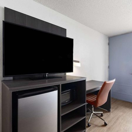 Super 8 By Wyndham Riverside Al Екстер'єр фото