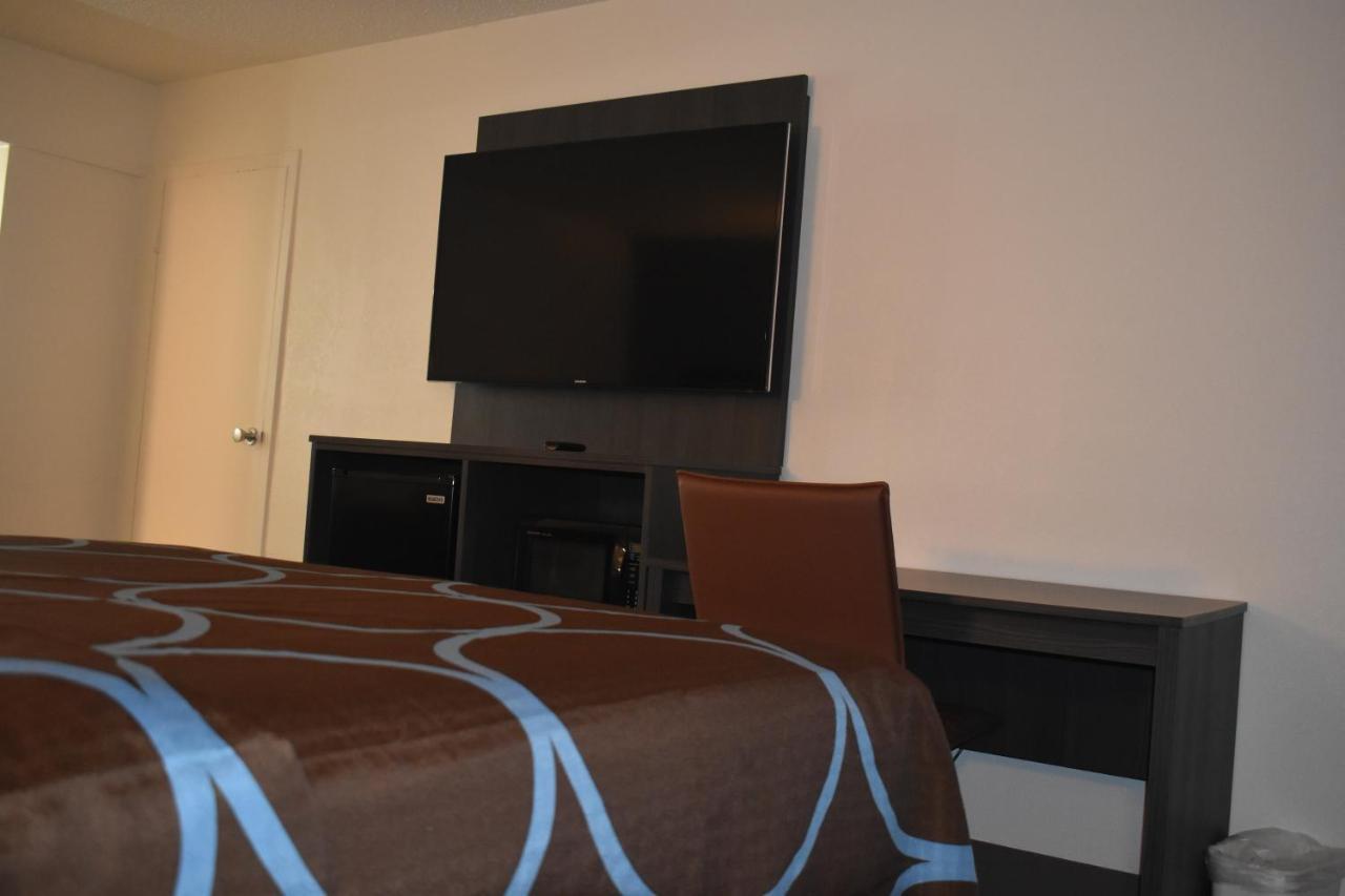 Super 8 By Wyndham Riverside Al Екстер'єр фото