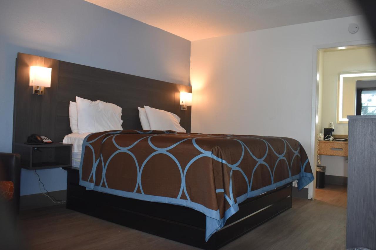Super 8 By Wyndham Riverside Al Екстер'єр фото