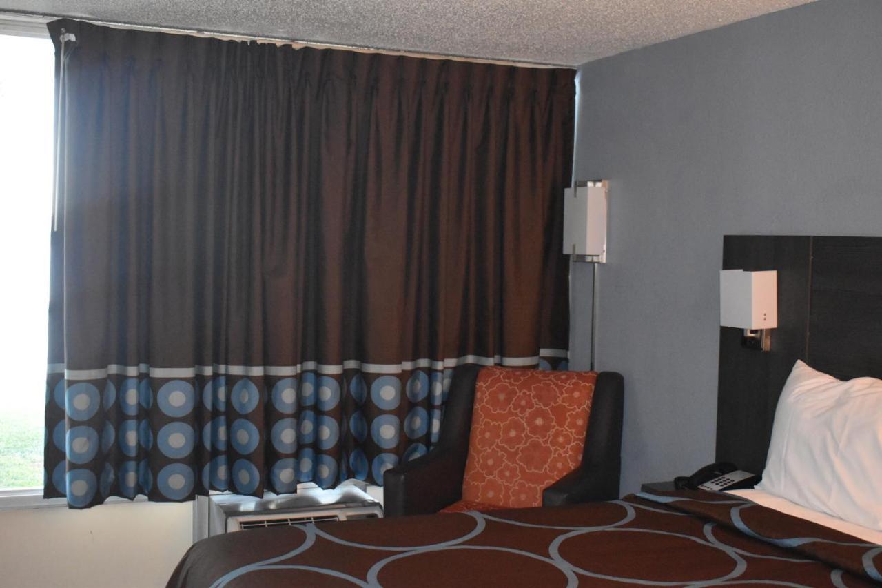 Super 8 By Wyndham Riverside Al Екстер'єр фото