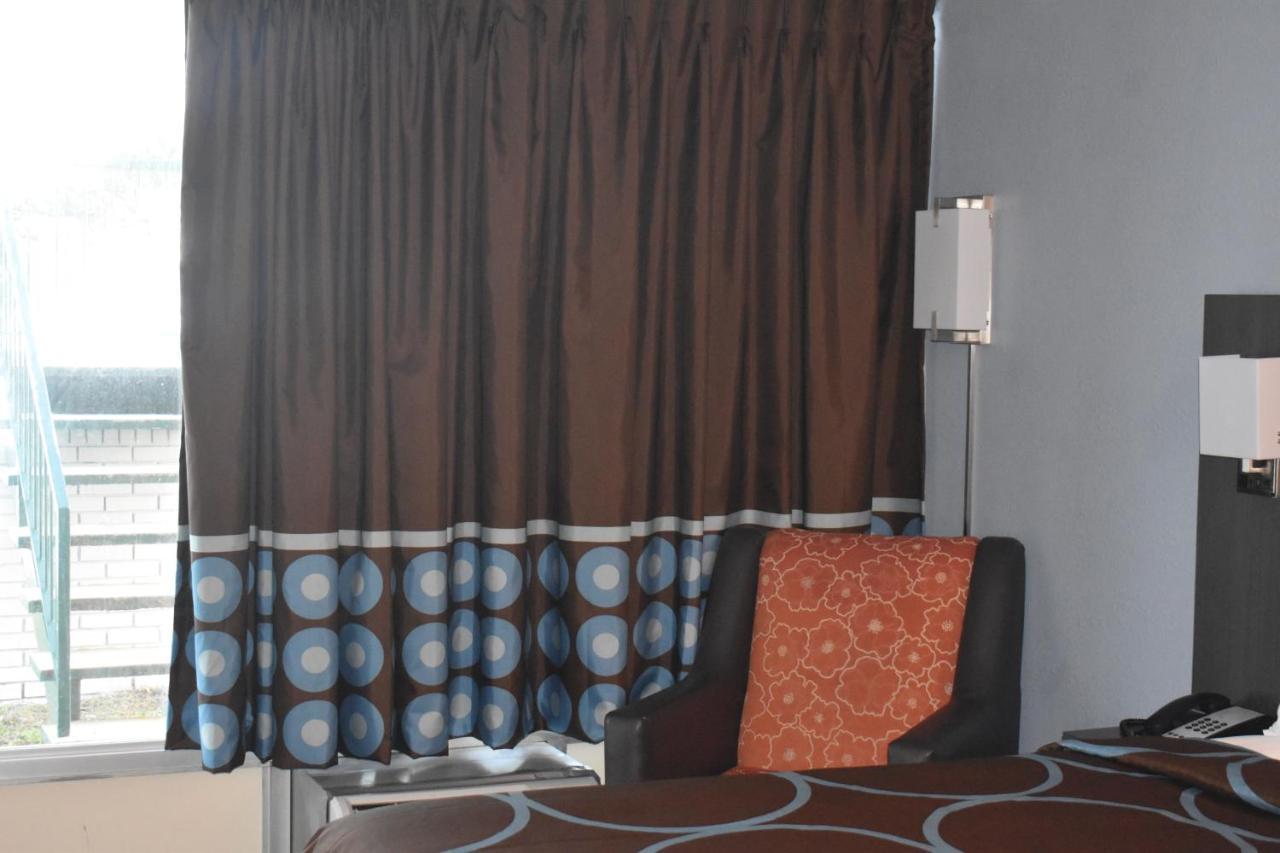 Super 8 By Wyndham Riverside Al Екстер'єр фото